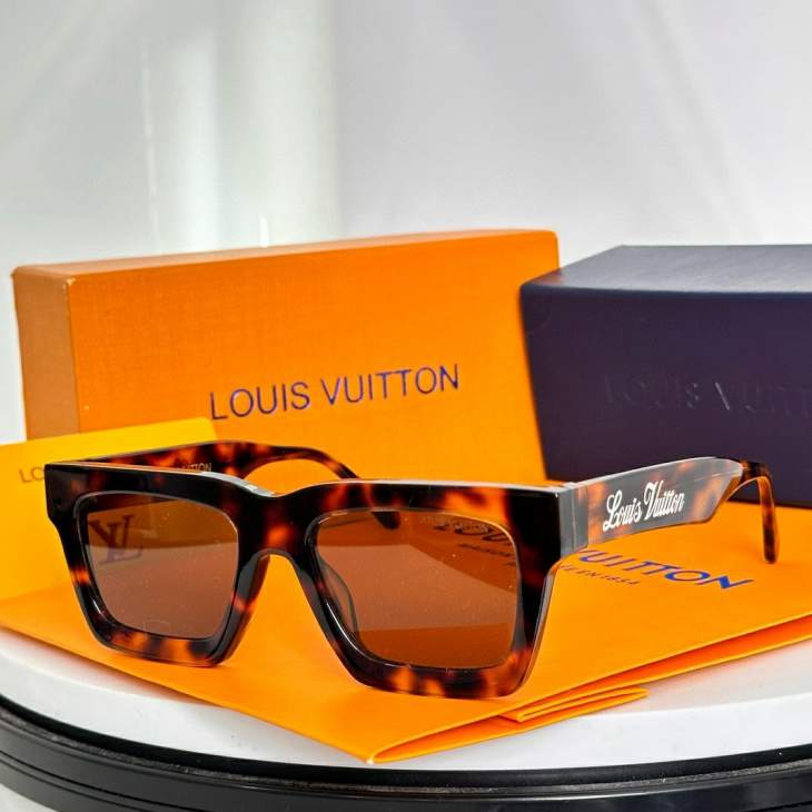 Picture of Louis Vuitton Sunglasses _SKUfw74861341fw
